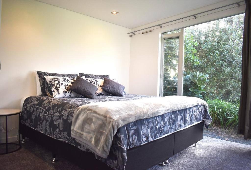 The Lakes - Kai Iwi Lakes Exclusive Retreat Kaihu Bagian luar foto