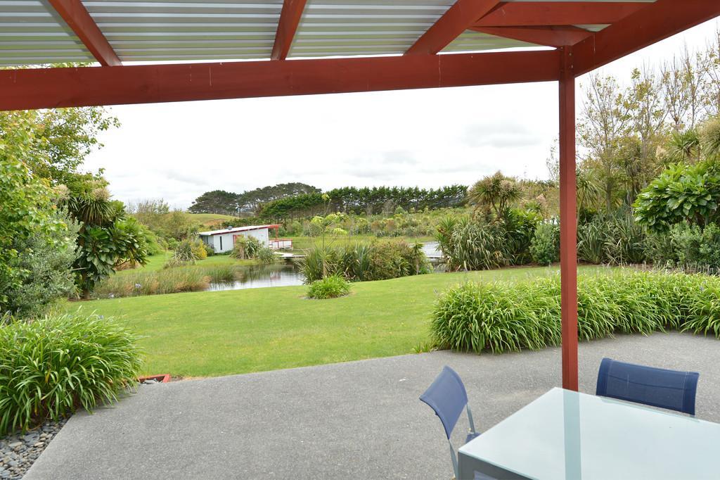 The Lakes - Kai Iwi Lakes Exclusive Retreat Kaihu Bagian luar foto
